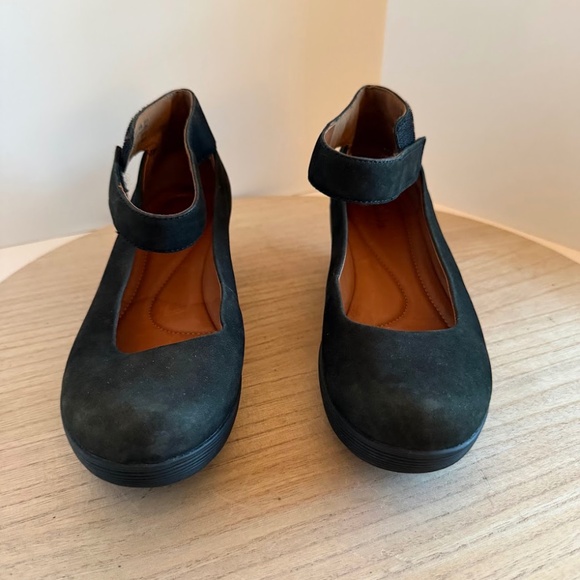 Clarks Artisan Women’s Black Suede Mary Jane Wedge Size 6.5 M Leather Upper - Picture 2 of 7